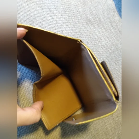 PENDING TRADE ❣️ 🎉SALE - Louis Vuitton wallet - Picture 6 of 10